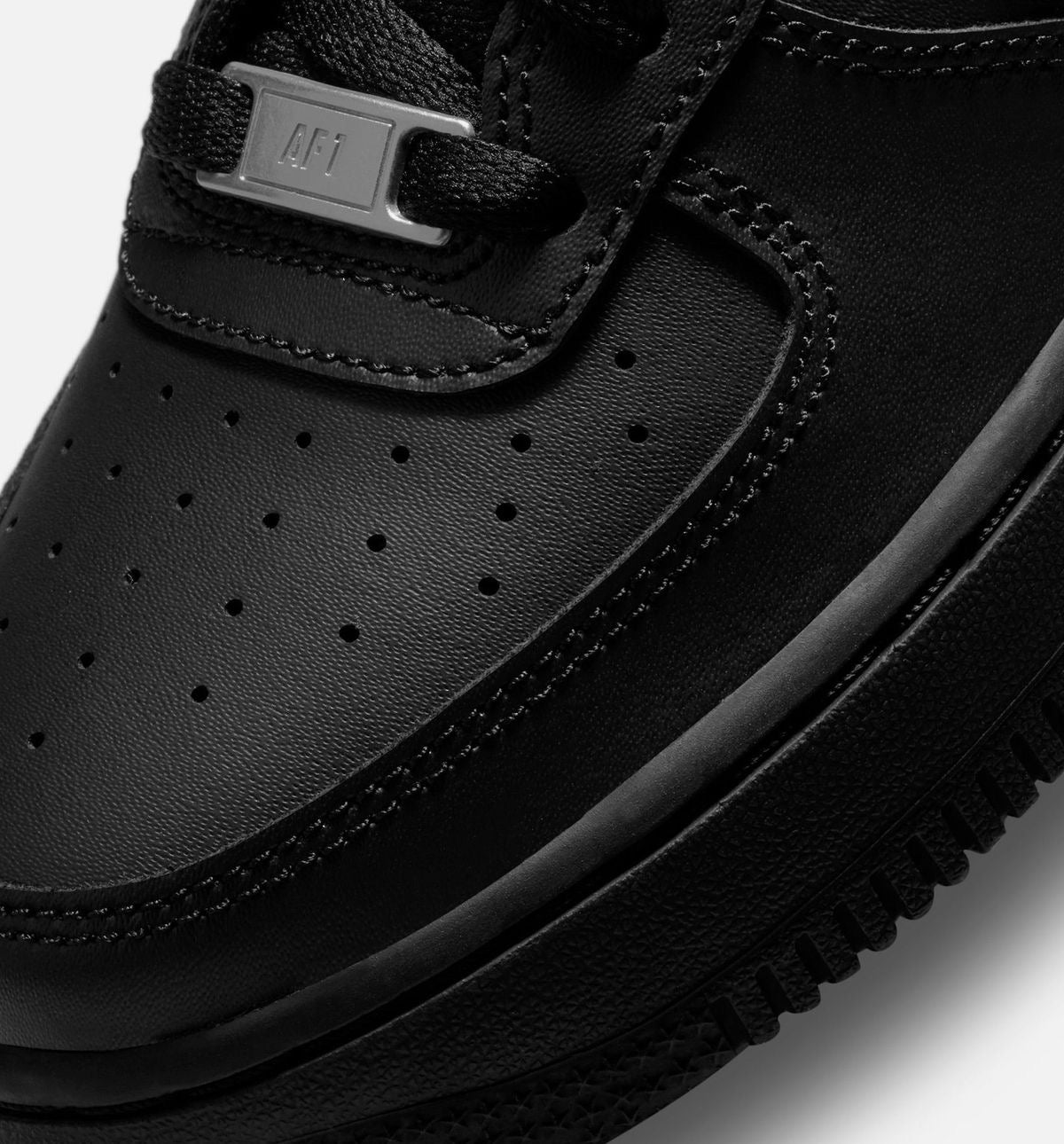 Nike Air Force 1 Low `07 en negro